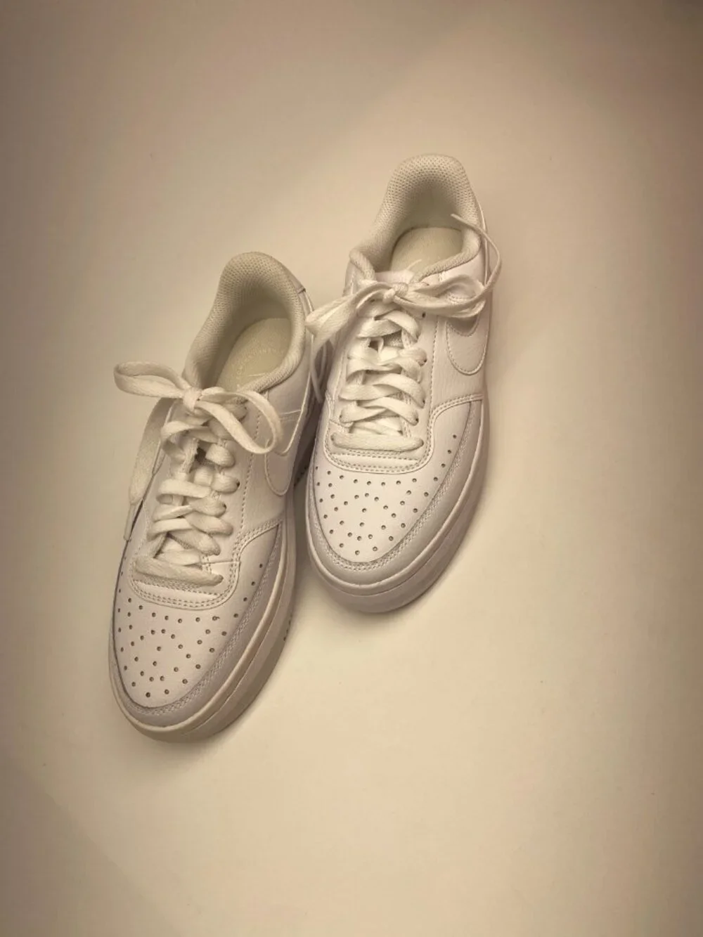 Nike Court Women’s White Leather Platform DM0113-100 Casual Sneakers Sz 6.5